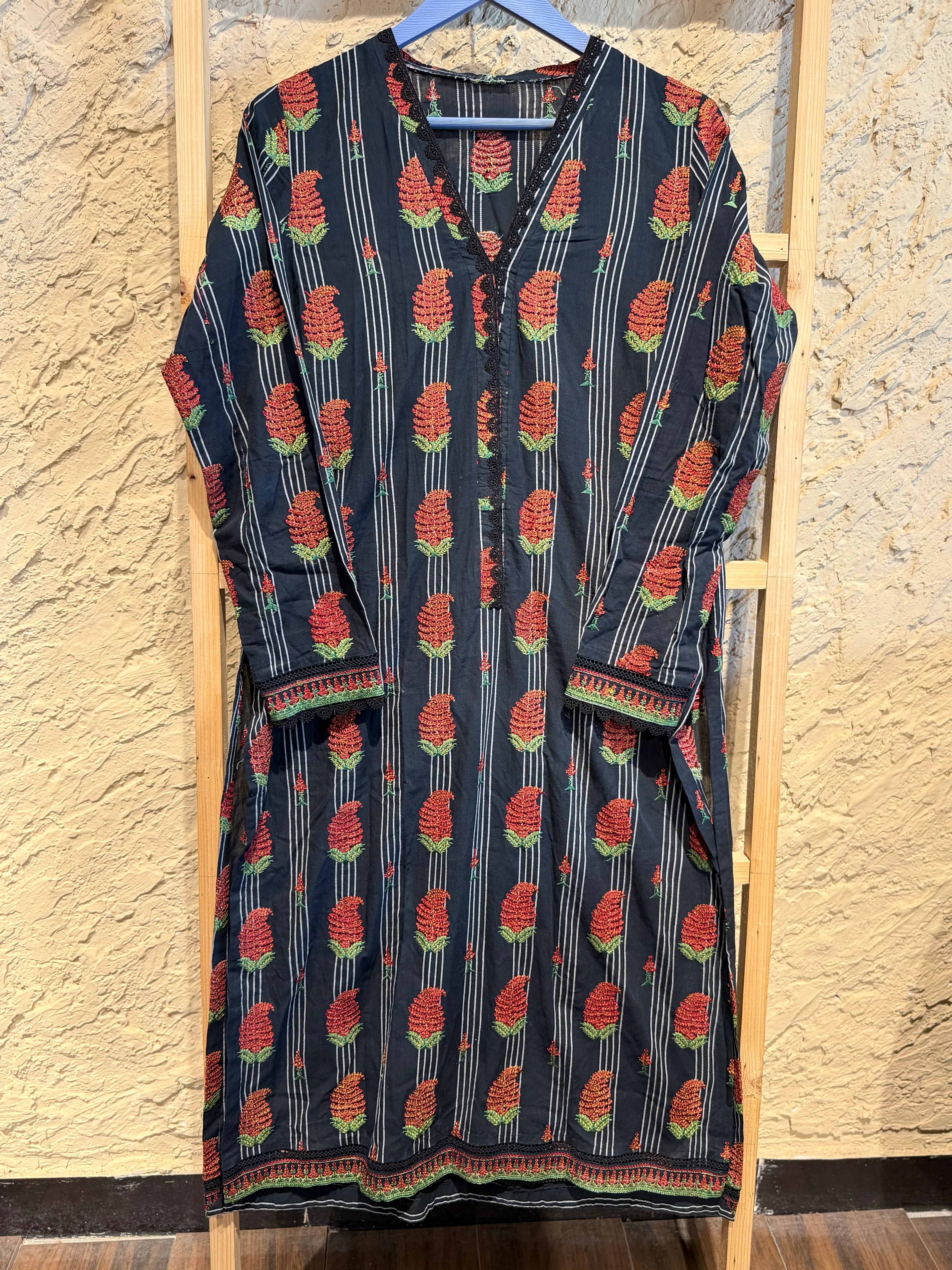 Black Embroidered Kurta