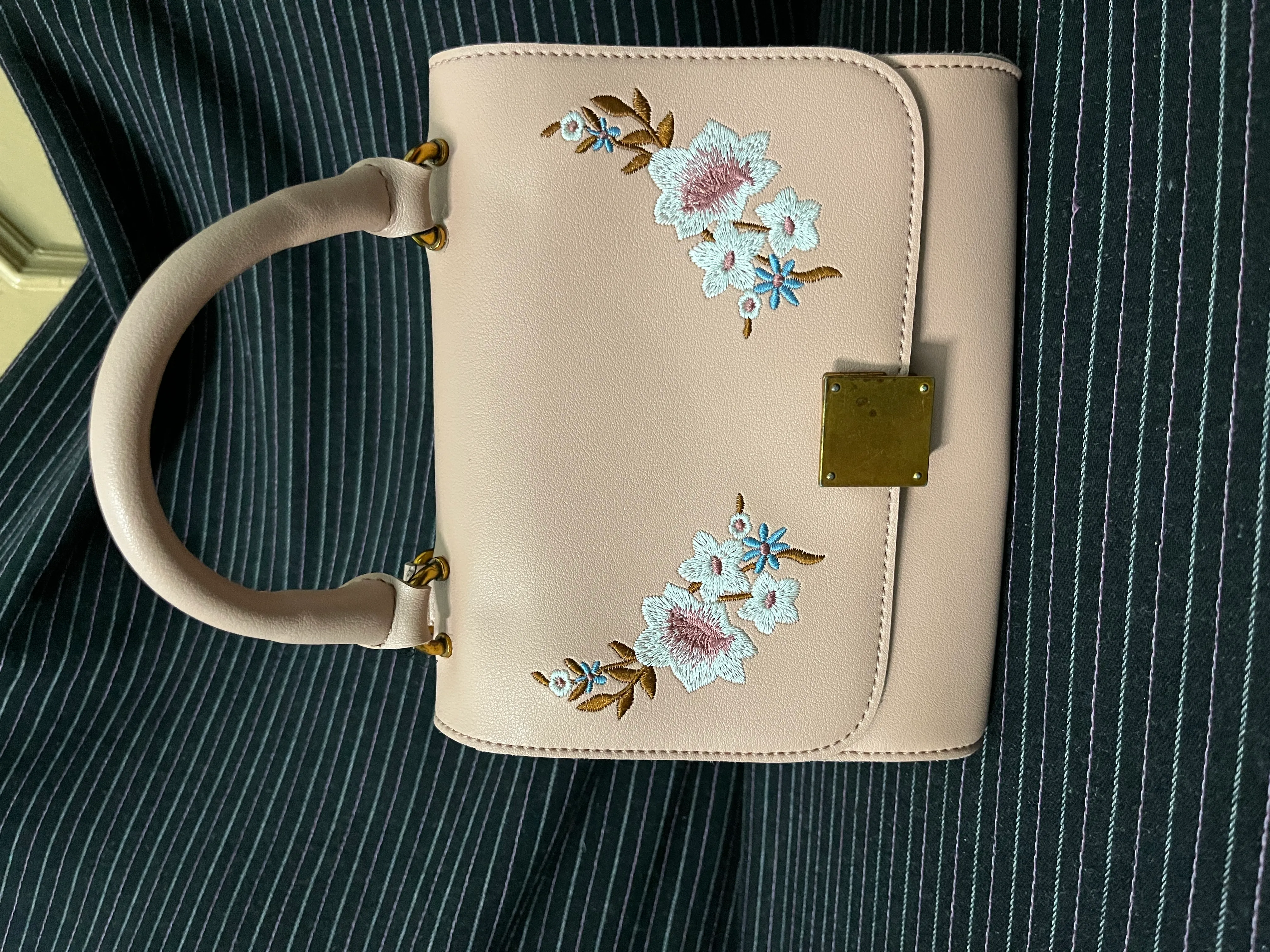 Insignia bag